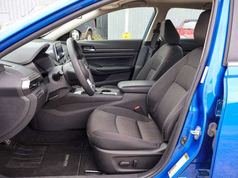 Used 2025 Nissan Altima 2.5 SV FWD image 7