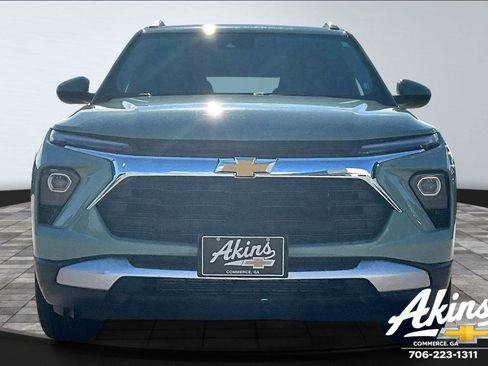Used 2025 Chevrolet TrailBlazer LT image 2