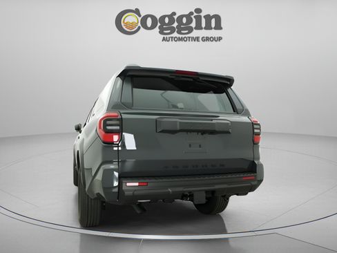 Used 2025 Toyota 4Runner SR5 AWD/4WD image 14