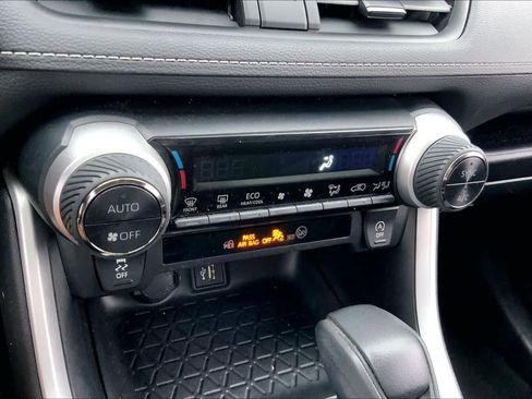 Used 2024 Toyota RAV4 XLE image 32