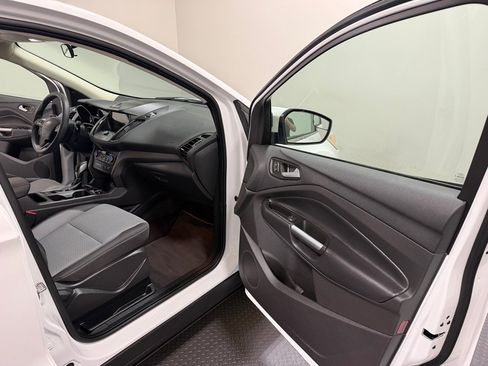 Used 2019 Ford Escape SE FWD image 12