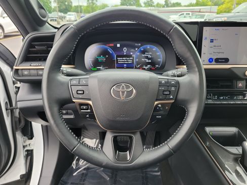 Used 2024 Toyota Crown Limited image 21