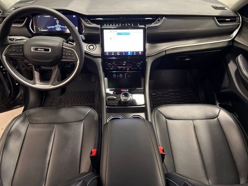 Used 2024 Jeep Grand Cherokee Limited image 4