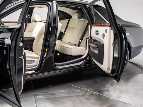 Used 2014 Rolls-Royce Ghost RWD image 23