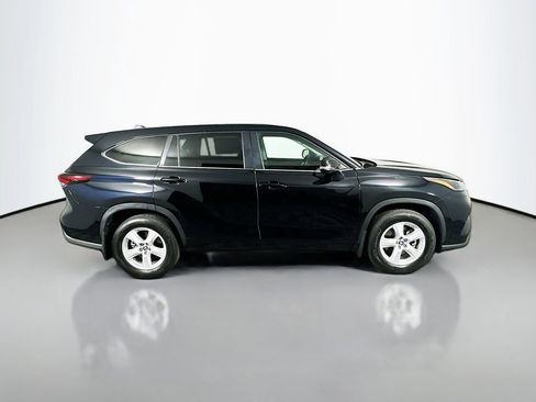 Used 2024 Toyota Highlander LE image 8