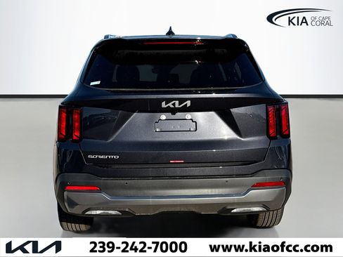 New 2026 Kia Sorento S image 4