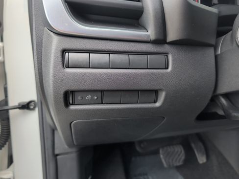 Used 2021 Nissan Rogue S FWD image 12