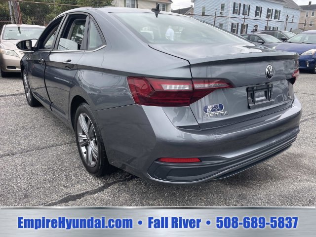 Used 2024 Volkswagen Jetta SE FWD image 9