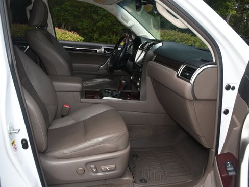 Used 2015 Lexus GX 460 w/ Premium Package AWD/4WD image 22
