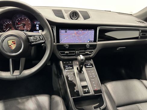 Certified 2025 Porsche Macan Macan image 27