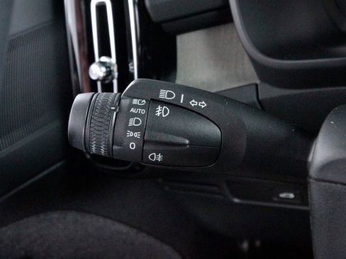 Certified 2025 Volvo XC40 B5 Core w/ Protection Package Premier image 19