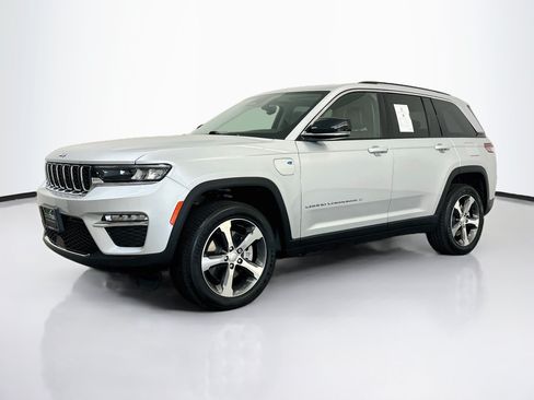 Used 2023 Jeep Grand Cherokee 4WD 4xe image 3