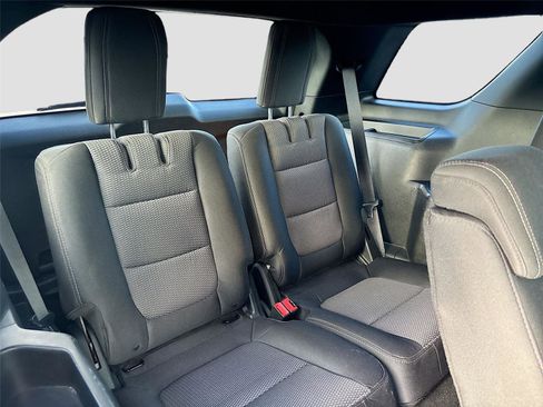 Used 2018 Ford Explorer XLT w/ Equipment Group 201A image 28