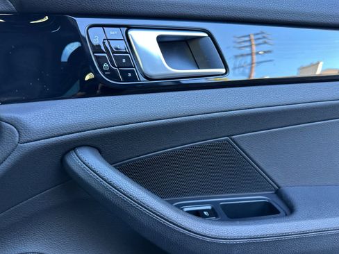 Used 2021 Porsche Panamera image 19