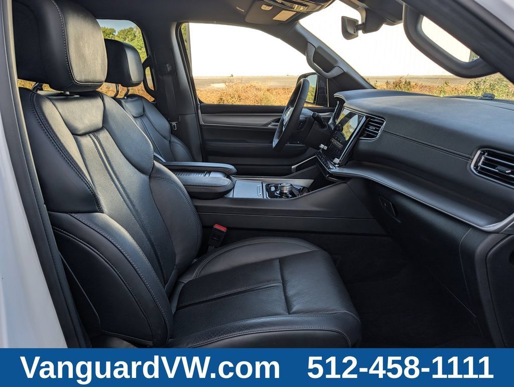 Used 2025 Jeep Wagoneer Series II RWD image 34