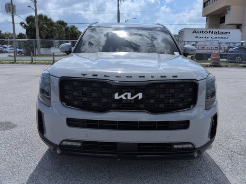 Used 2022 Kia Telluride SX w/ SX Prestige Package AWD/4WD image 9