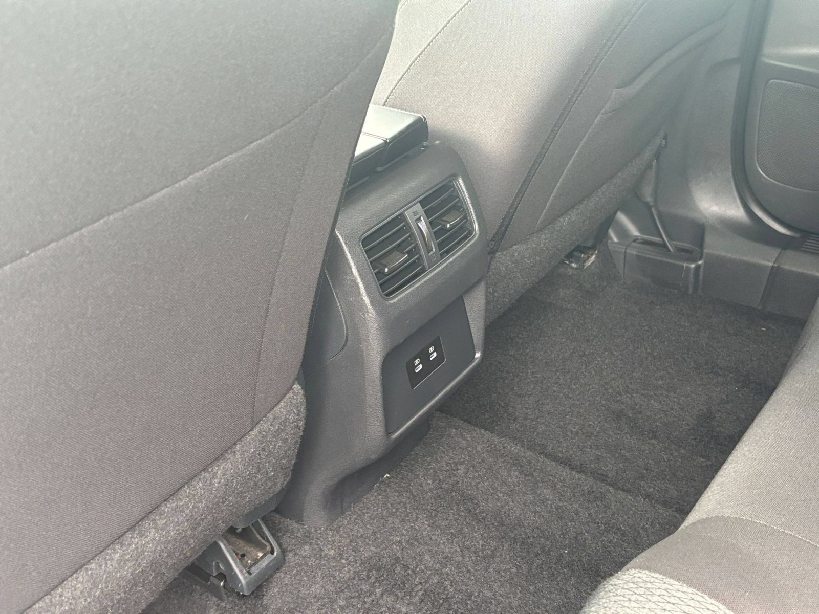 Used 2025 Nissan Rogue SV FWD image 21
