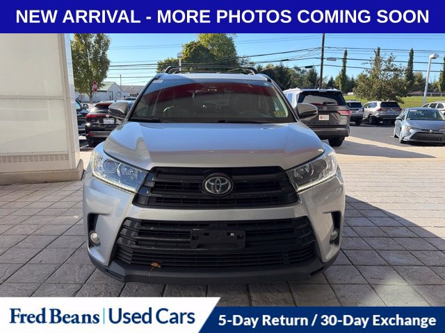 Used 2017 Toyota Highlander SE w/ Carpet Mat Package AWD/4WD image 2
