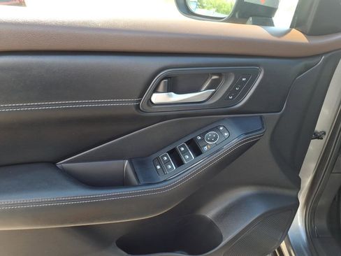 Used 2023 Nissan Rogue SL AWD/4WD image 22