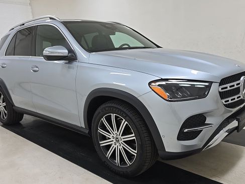 Used 2025 Mercedes-Benz GLE 450 4MATIC w/ Winter Package image 5