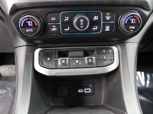 Used 2023 GMC Acadia SLT image 34