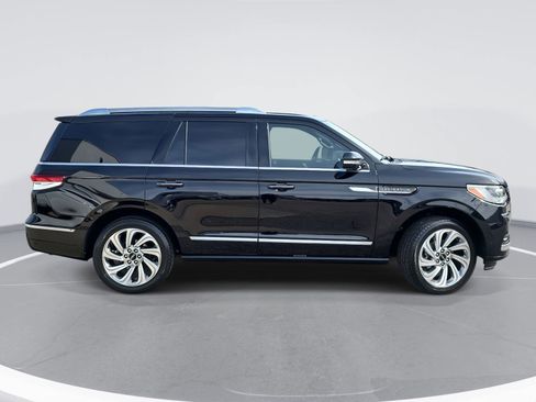 Used 2024 Lincoln Navigator Reserve image 4