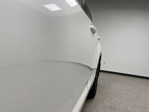 Used 2018 Toyota Highlander Plus w/ Carpet Mat Package (TMS) AWD/4WD image 13