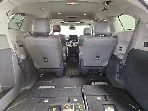 Used 2023 Toyota Sienna Limited FWD image 37