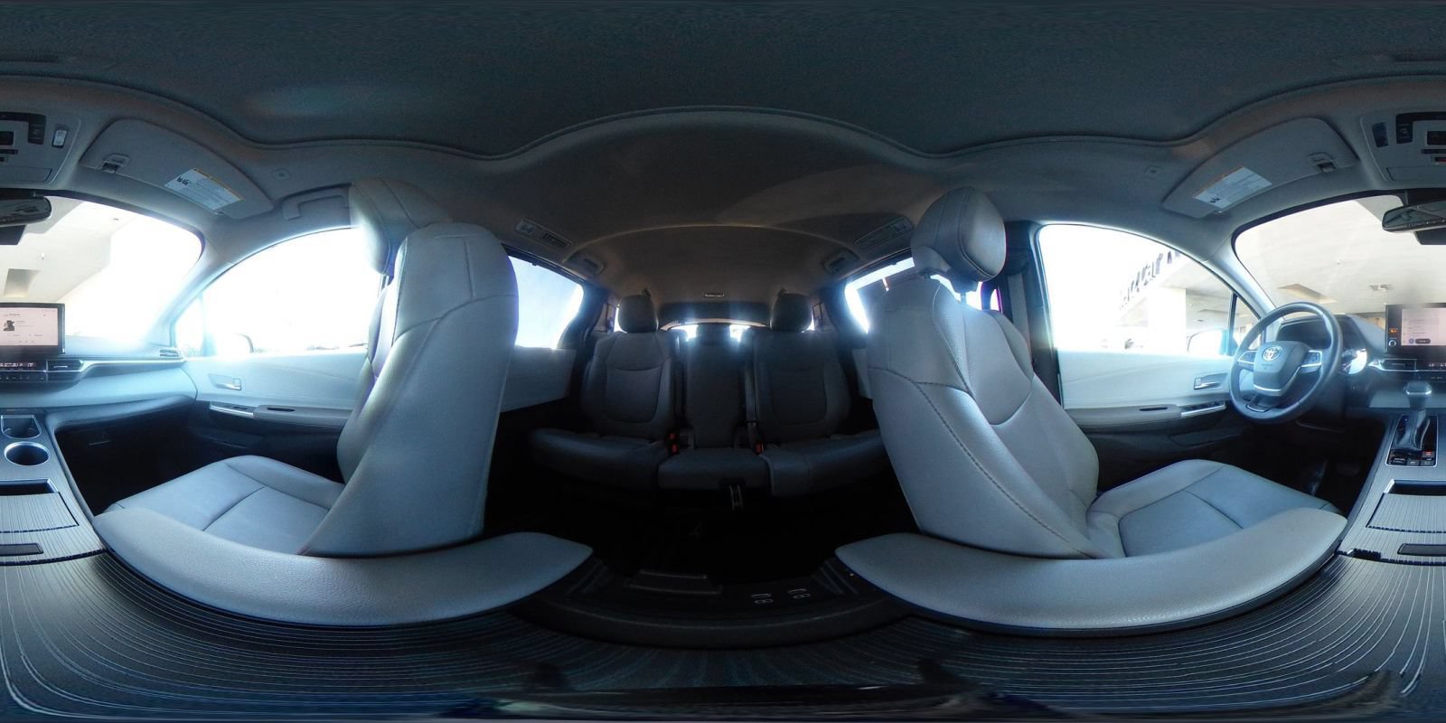 Used 2025 Toyota Sienna XLE FWD image 44