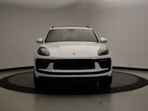 Certified 2025 Porsche Macan AWD/4WD image 10