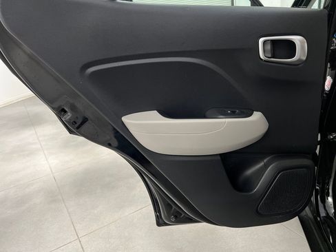 Used 2025 Hyundai Venue SEL image 15