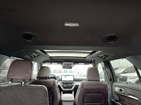 Used 2025 Ford Explorer Platinum w/ Ultimate Package AWD/4WD image 9
