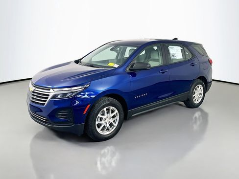 Used 2022 Chevrolet Equinox LS image 3