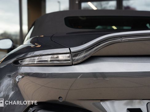 Used 2021 Aston Martin V8 Vantage Roadster image 14