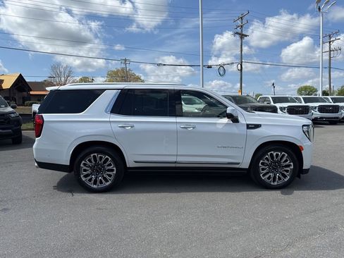 Used 2023 GMC Yukon Denali Ultimate AWD/4WD image 6