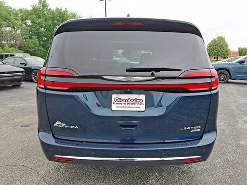 Certified 2022 Chrysler Pacifica Limited w/ Uconnect Theater Family Group AWD/4WD image 9
