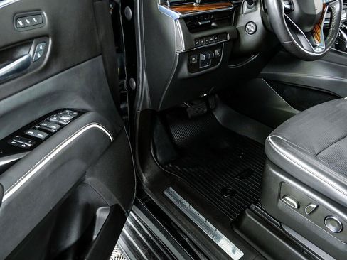 Used 2021 Cadillac Escalade Premium Luxury AWD/4WD image 8