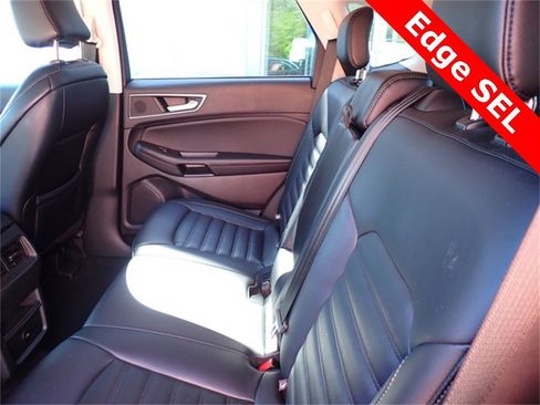 Used 2024 Ford Edge SEL image 17
