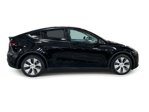 Certified 2023 Tesla Model Y Long Range AWD/4WD image 7