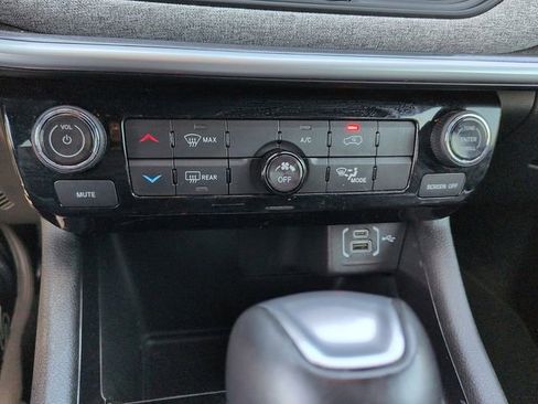 Used 2025 Jeep Compass Latitude AWD/4WD image 23