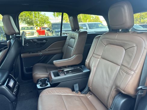 Used 2023 Lincoln Aviator Reserve w/ Equipment Group 201A image 9