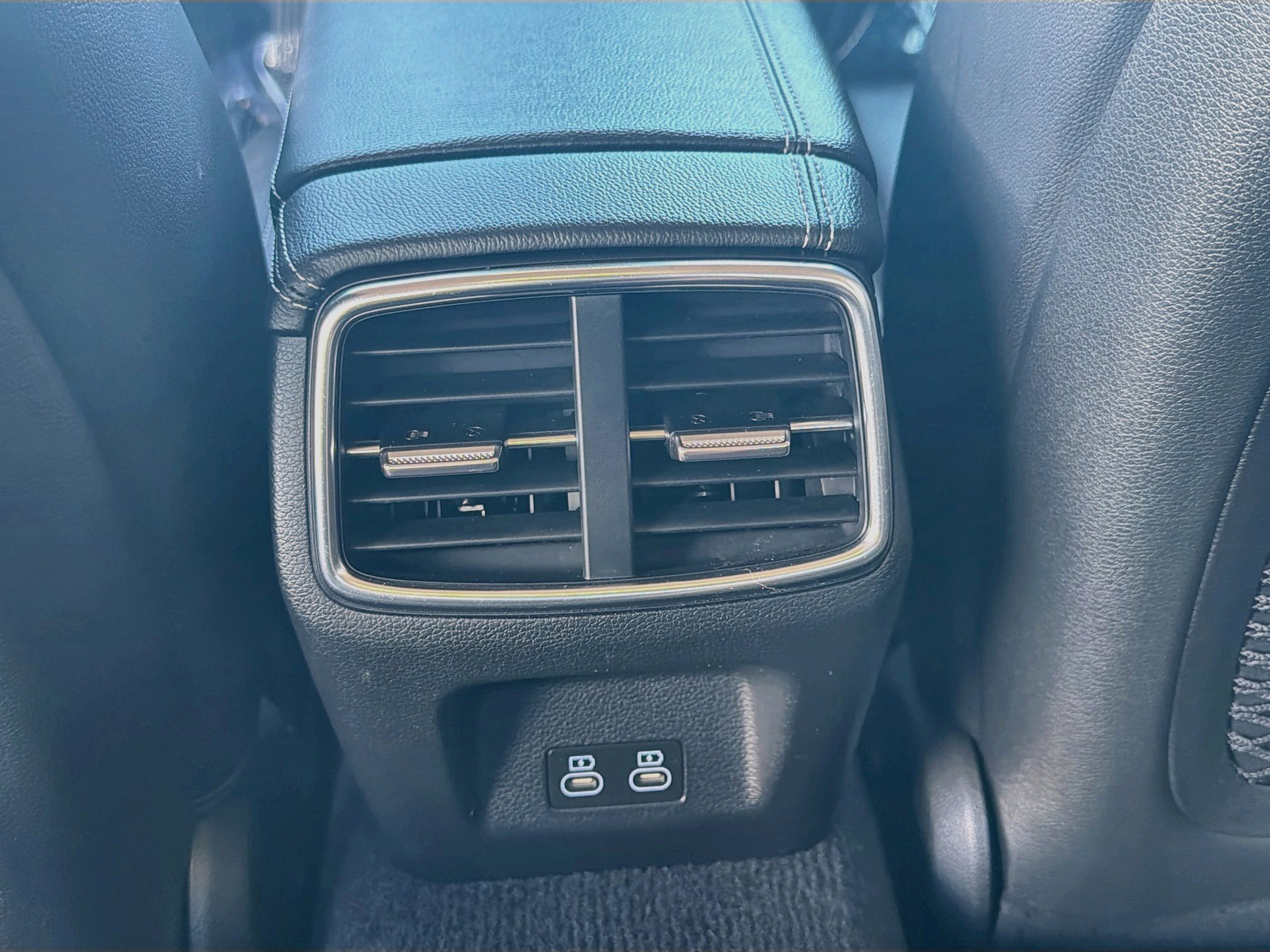Used 2025 Genesis G70 2.5T AWD/4WD image 28
