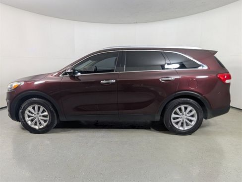 Used 2018 Kia Sorento LX image 4
