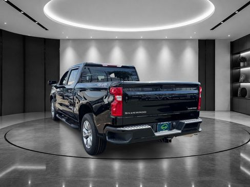 Used 2020 Chevrolet Silverado 1500 Custom w/ Custom Value Package AWD/4WD image 4
