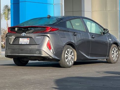 Used 2021 Toyota Prius Prime Limited image 4