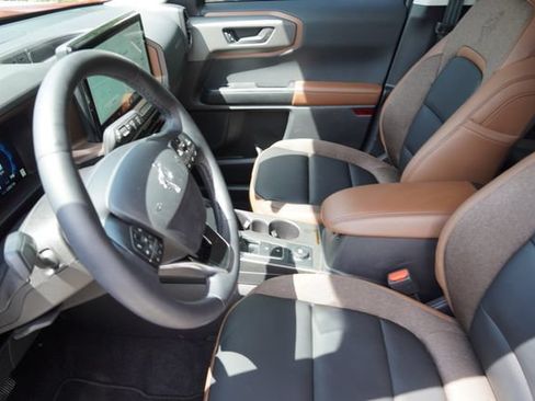 Certified 2025 Ford Bronco Sport Outer Banks w/ Outer Banks Tech Package+ AWD/4WD image 19