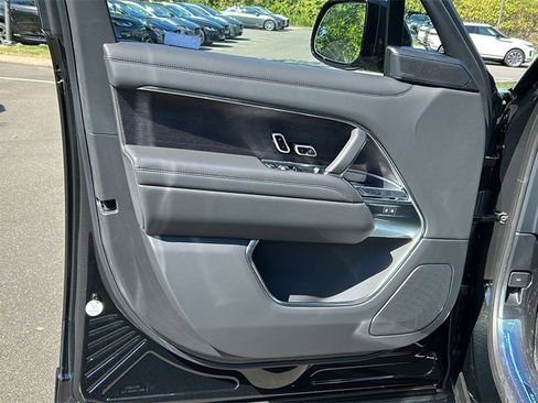 New 2025 Land Rover Range Rover SE image 9