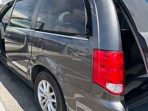 Used 2019 Dodge Grand Caravan SXT FWD image 13