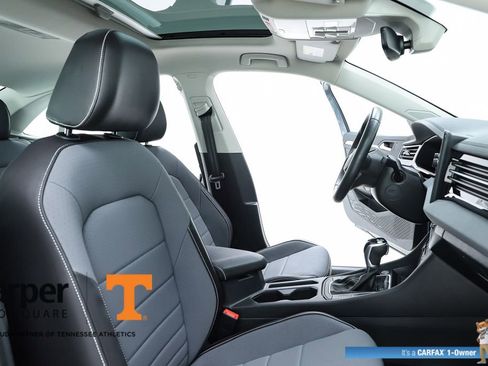 Used 2025 Volkswagen Jetta SE w/ Sunroof Package FWD image 70