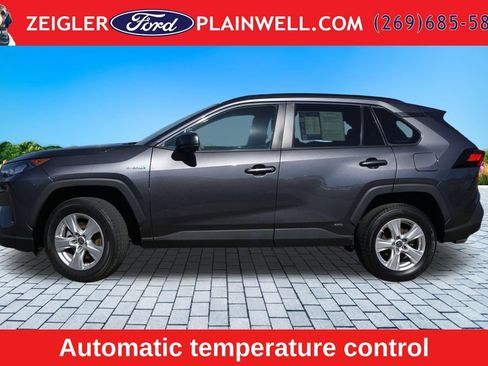 Used 2021 Toyota RAV4 LE AWD/4WD image 2
